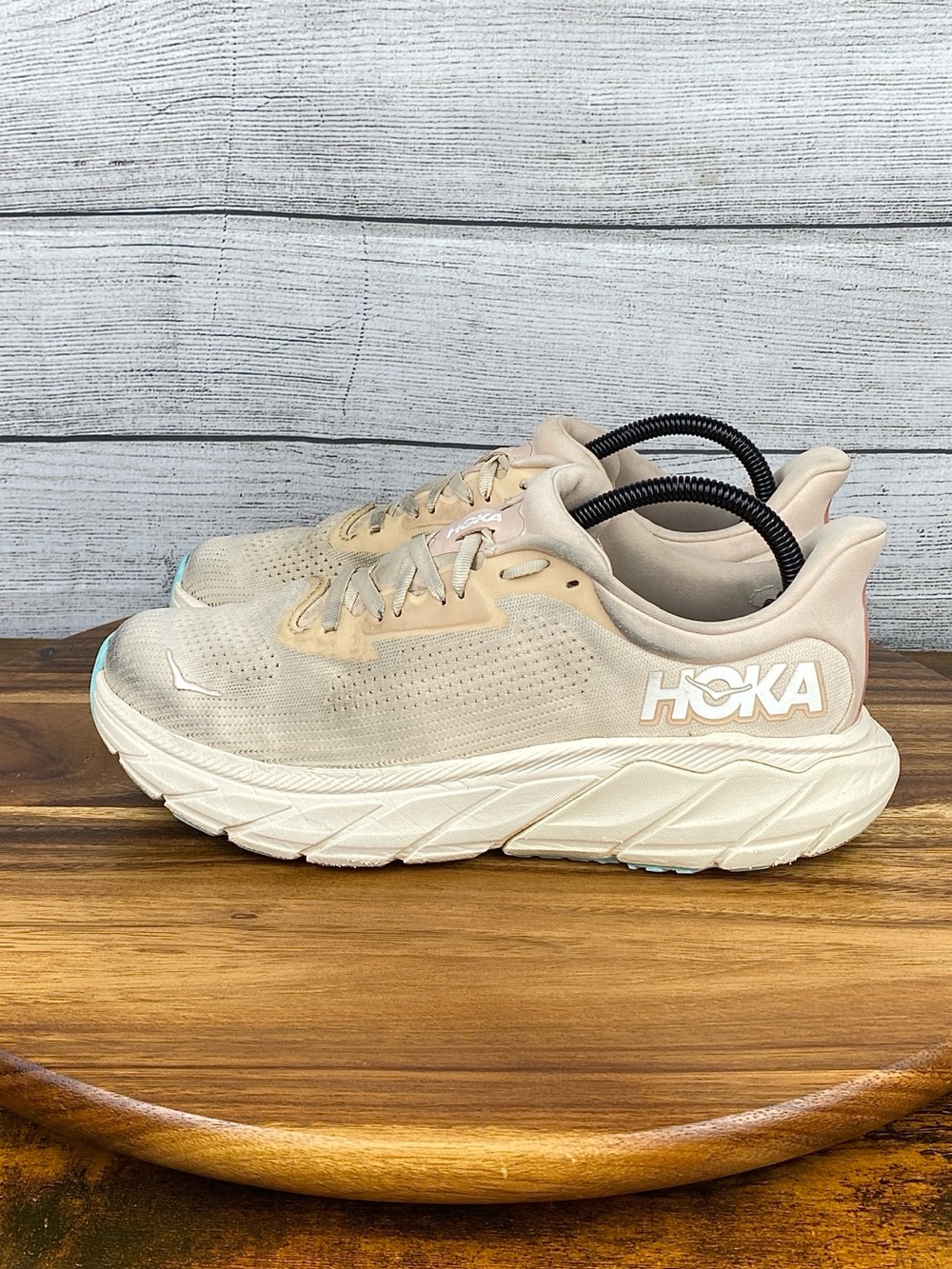 Hoka One One Arahi 7 Vanilla Cream Running Shoes Women’s Size 9